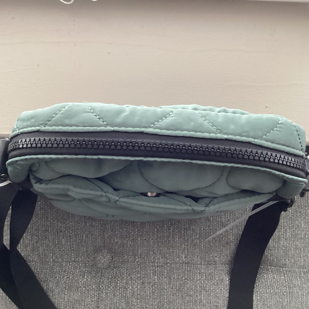 Danskin Women Blake Quilted Crossbody Bag 23 H x 20 L x 6 W cm, Green - Picture 7 of 10